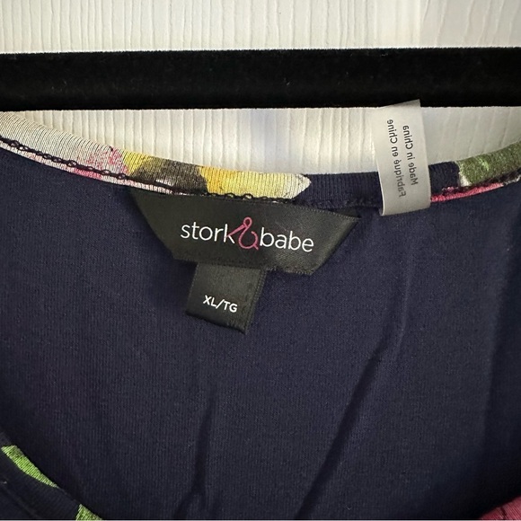 Size XL Stork & Babe Floral Flutter Sleeve Maternity Midi Dress - Picture 4 of 5